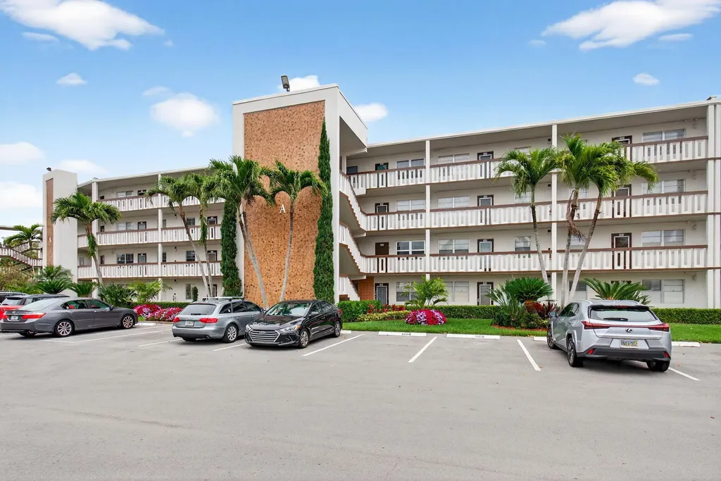 1009 Hythe A Boca Raton FL 33434