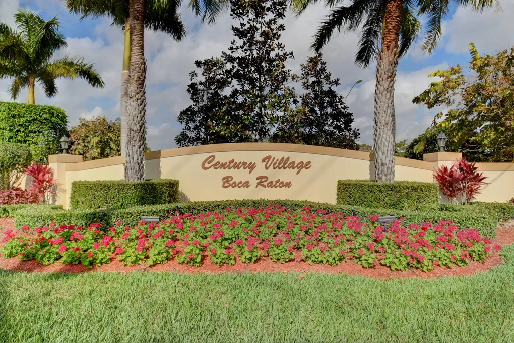 1009 Hythe A Boca Raton FL 33434