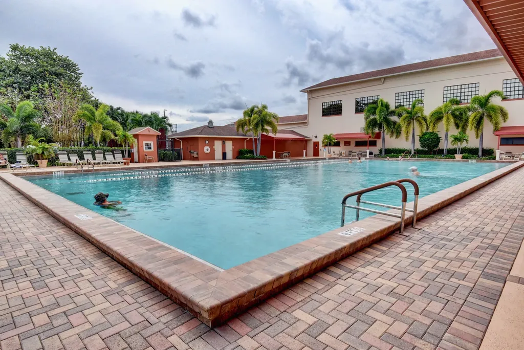 1009 Hythe A Boca Raton FL 33434