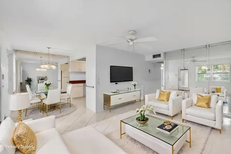 1009 Hythe A Boca Raton FL 33434