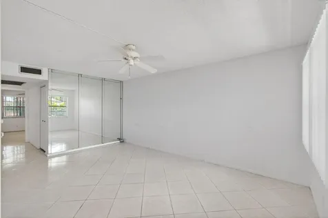 1009 Hythe A Boca Raton FL 33434