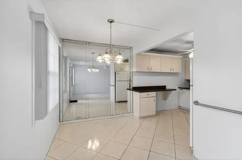 1009 Hythe A Boca Raton FL 33434