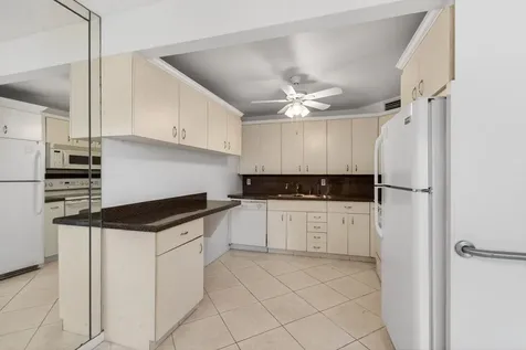 1009 Hythe A Boca Raton FL 33434