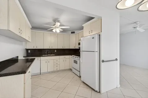 1009 Hythe A Boca Raton FL 33434