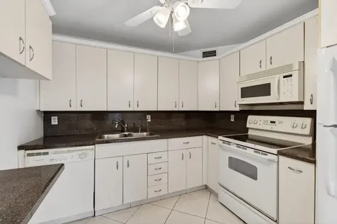1009 Hythe A Boca Raton FL 33434