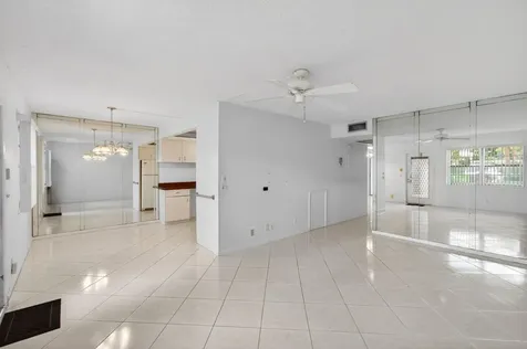 1009 Hythe A Boca Raton FL 33434