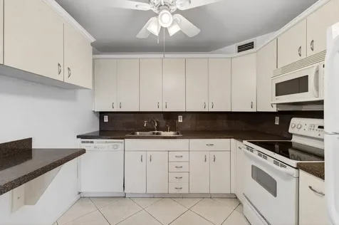 1009 Hythe A Boca Raton FL 33434