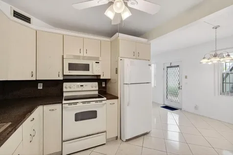 1009 Hythe A Boca Raton FL 33434