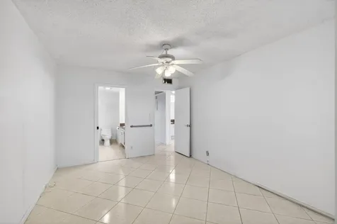 1009 Hythe A Boca Raton FL 33434