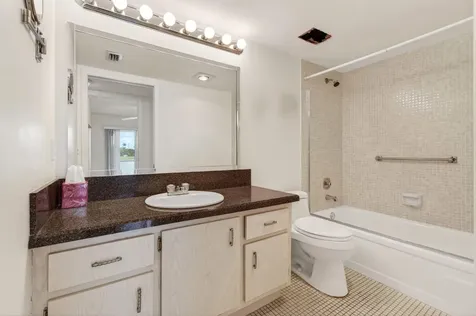 1009 Hythe A Boca Raton FL 33434