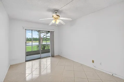 1009 Hythe A Boca Raton FL 33434