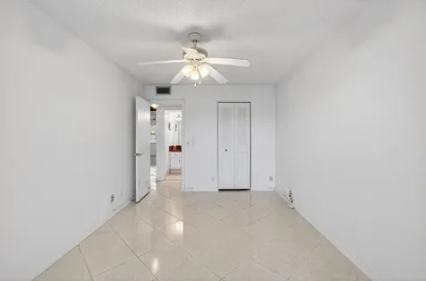 1009 Hythe A Boca Raton FL 33434