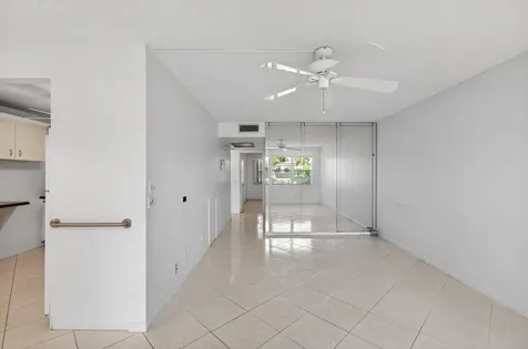 1009 Hythe A Boca Raton FL 33434