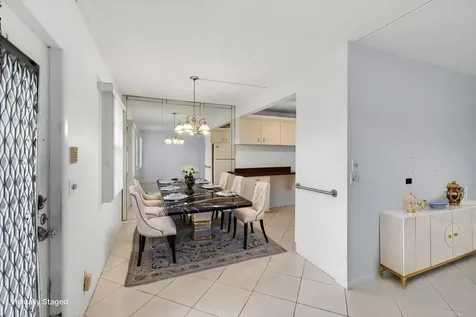 1009 Hythe A Boca Raton FL 33434
