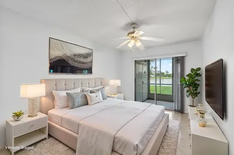 1009 Hythe A Boca Raton FL 33434