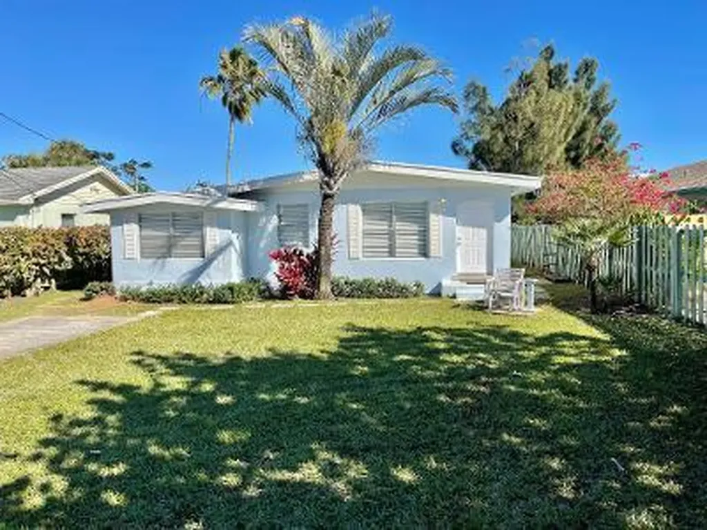 621 NE 3rd Avenue Delray Beach FL 33444