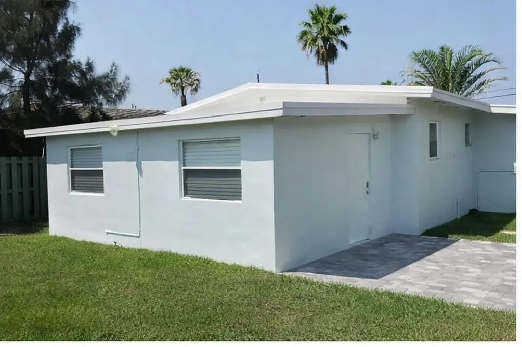 621 NE 3rd Avenue Delray Beach FL 33444