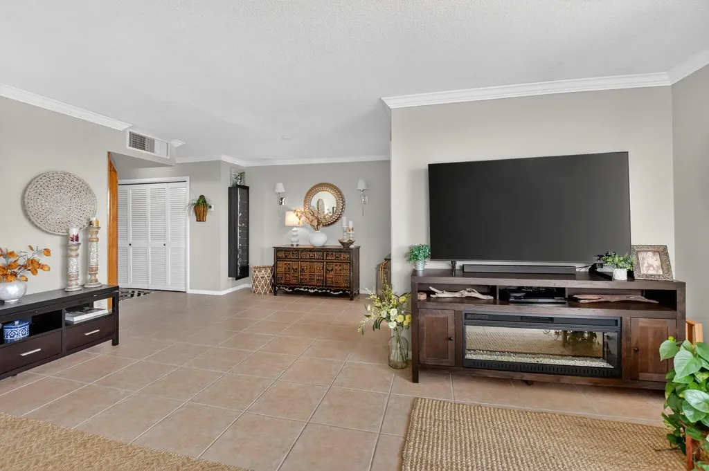 1050 Hillsboro Mile Hillsboro Beach FL 33062