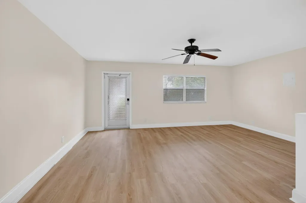 158 Valencia G Delray Beach FL 33446