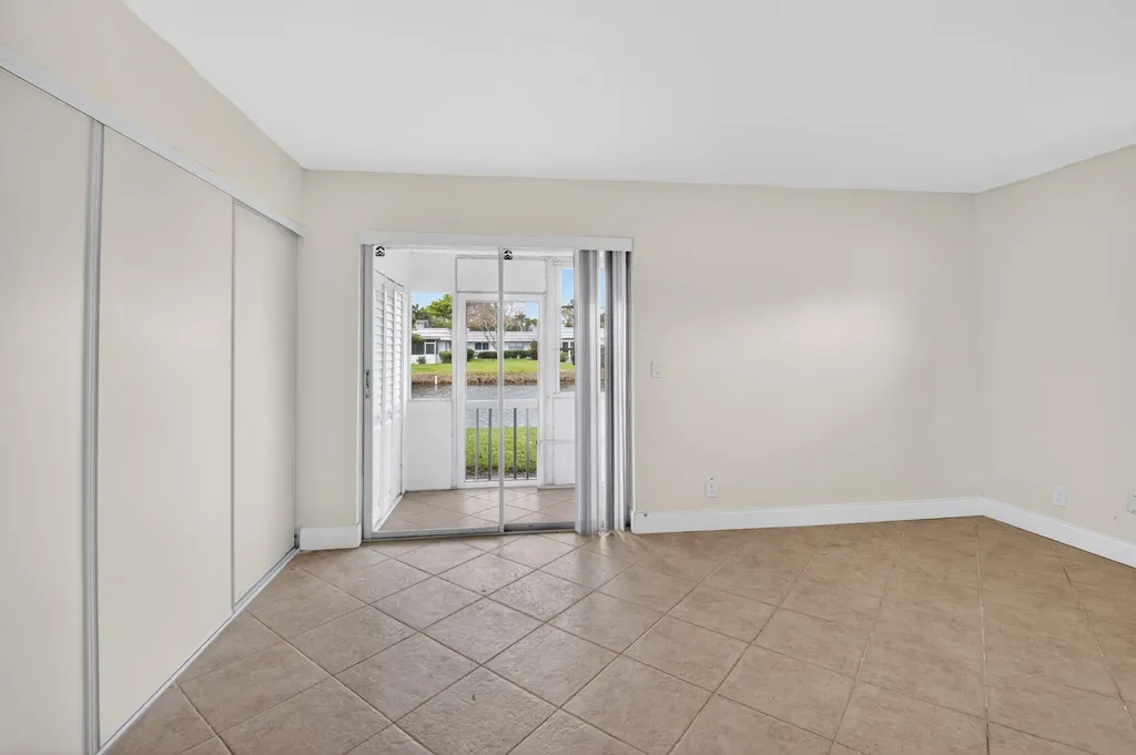 158 Valencia G Delray Beach FL 33446