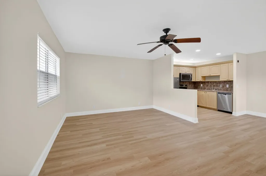 158 Valencia G Delray Beach FL 33446