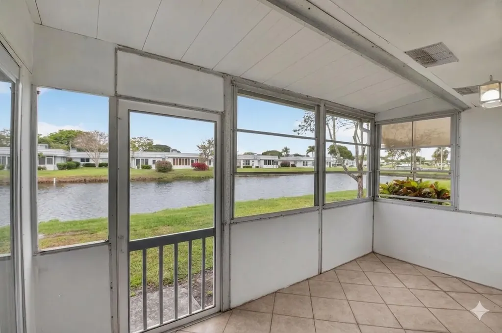 158 Valencia G Delray Beach FL 33446