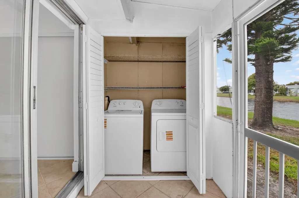 158 Valencia G Delray Beach FL 33446