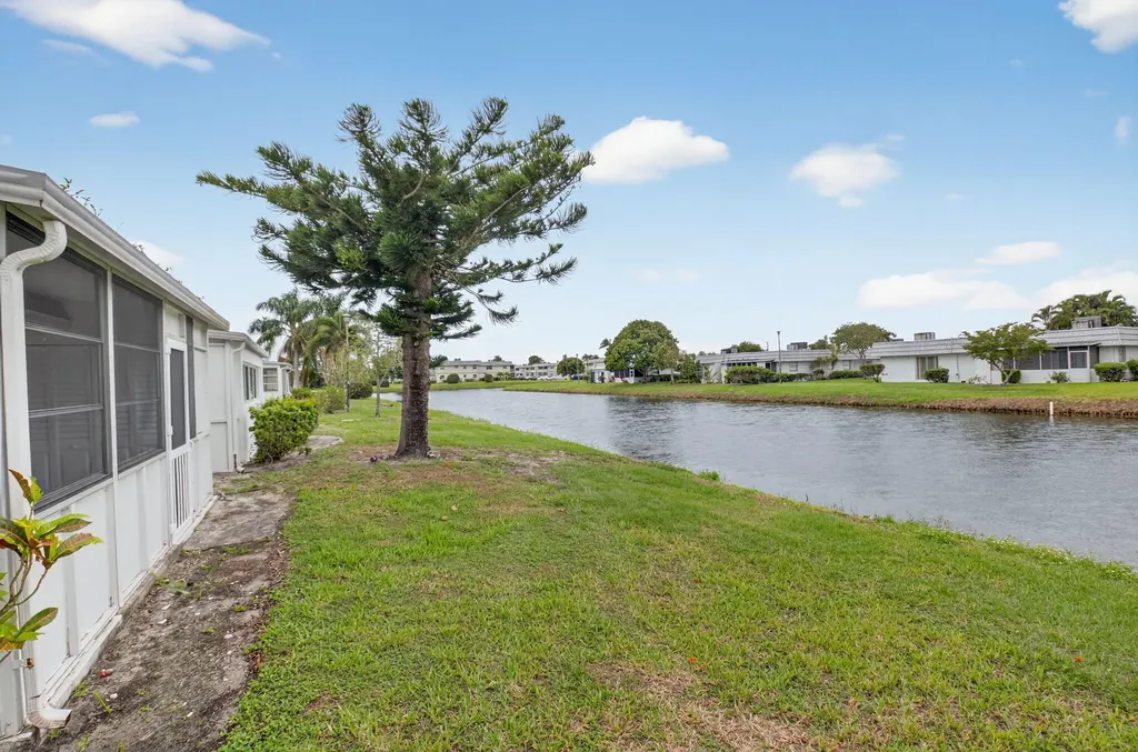 158 Valencia G Delray Beach FL 33446