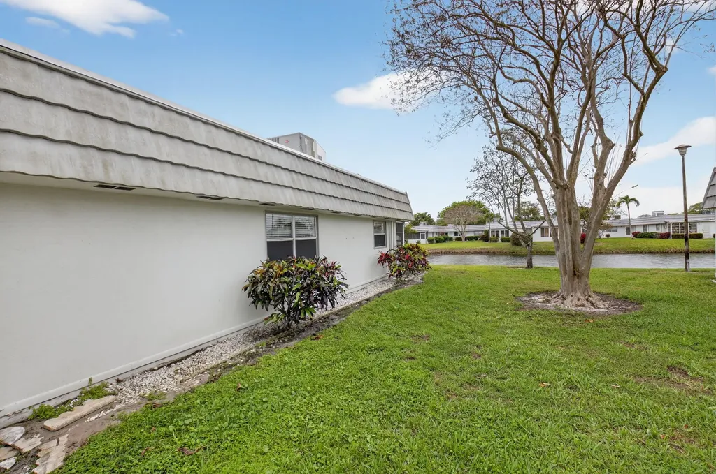 158 Valencia G Delray Beach FL 33446