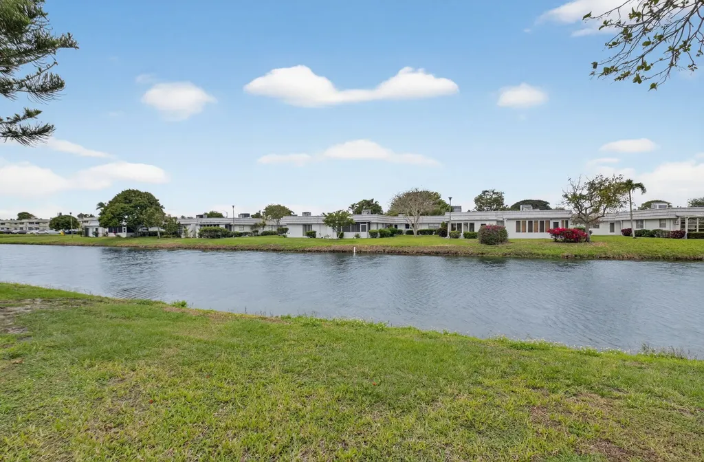 158 Valencia G Delray Beach FL 33446