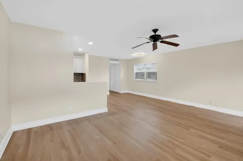 158 Valencia G Delray Beach FL 33446