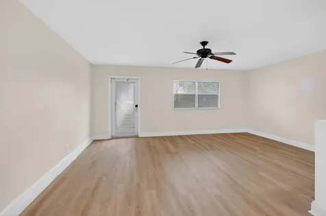 158 Valencia G Delray Beach FL 33446