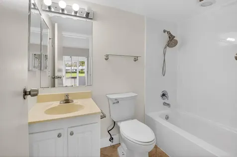 158 Valencia G Delray Beach FL 33446