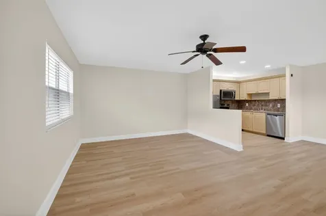 158 Valencia G Delray Beach FL 33446