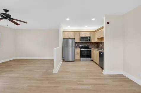158 Valencia G Delray Beach FL 33446