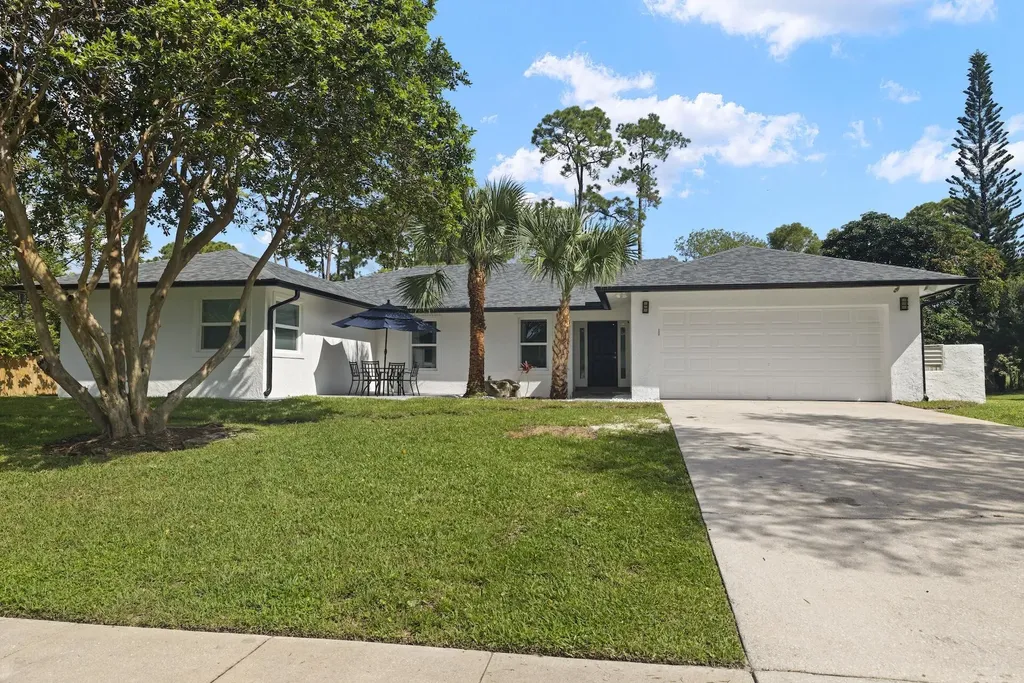 12151 Old Country Road N Wellington FL 33414