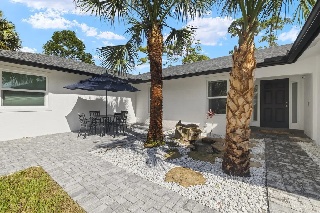 12151 Old Country Road N Wellington FL 33414