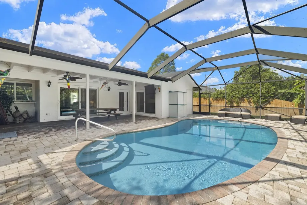 12151 Old Country Road N Wellington FL 33414