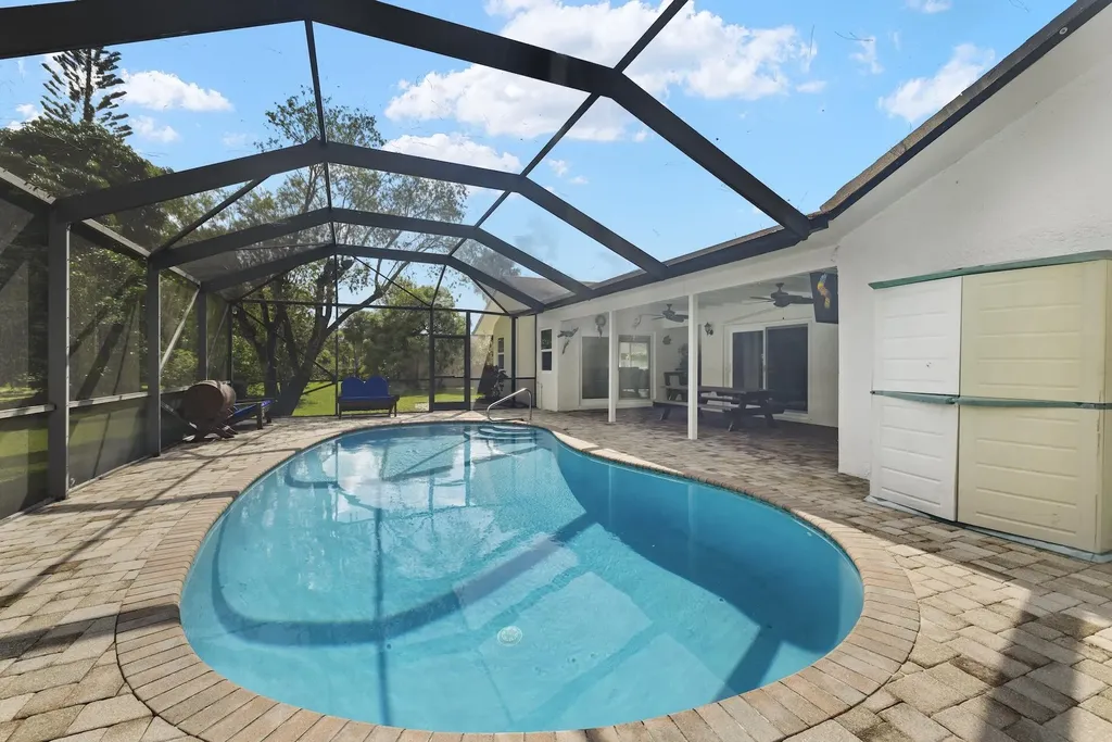 12151 Old Country Road N Wellington FL 33414