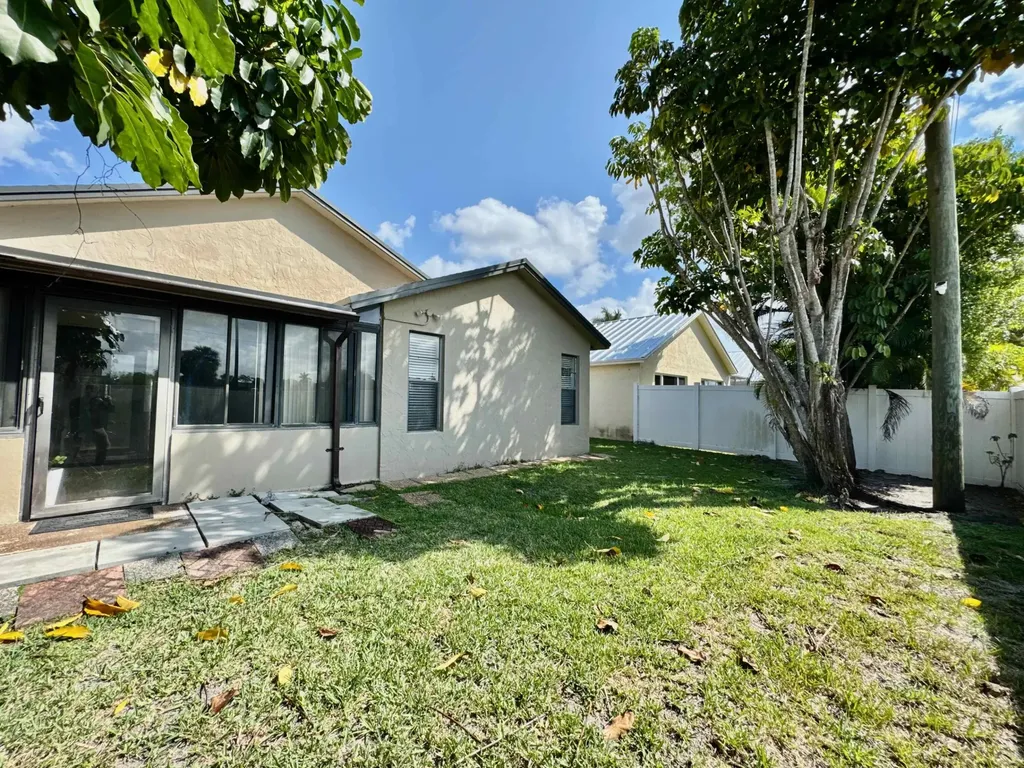 9106 Chatsworth Cascades Boca Raton FL 33434