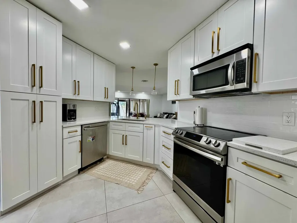 9106 Chatsworth Cascades Boca Raton FL 33434