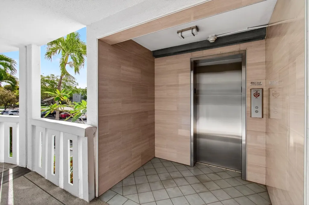 2073 Cambridge D Deerfield Beach FL 33442