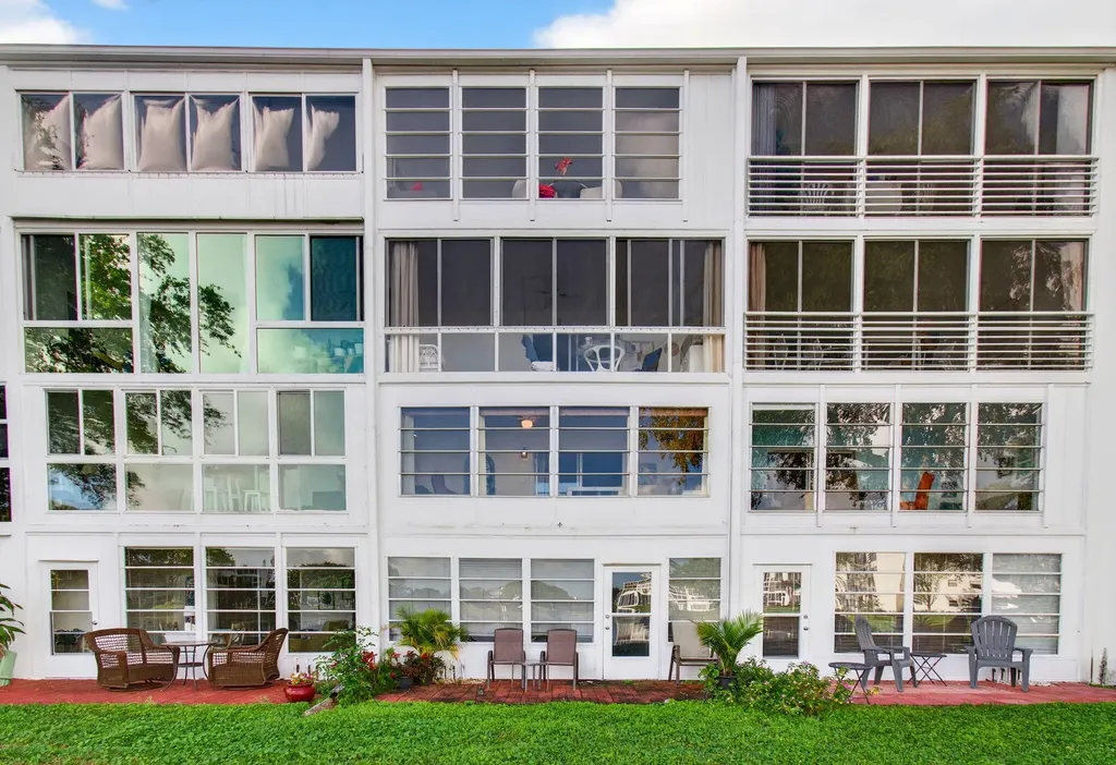 2073 Cambridge D Deerfield Beach FL 33442