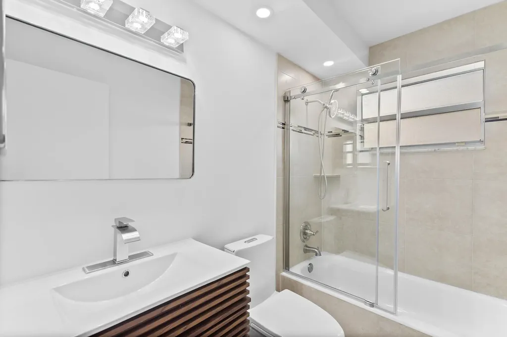 160 Brittany Delray Beach FL 33446