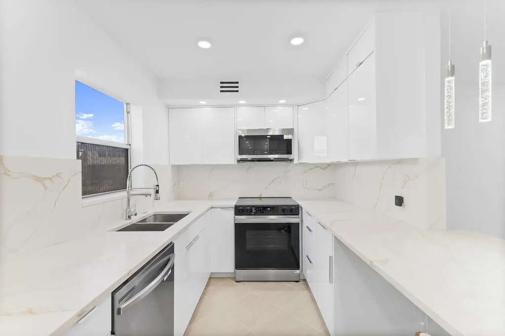 160 Brittany Delray Beach FL 33446