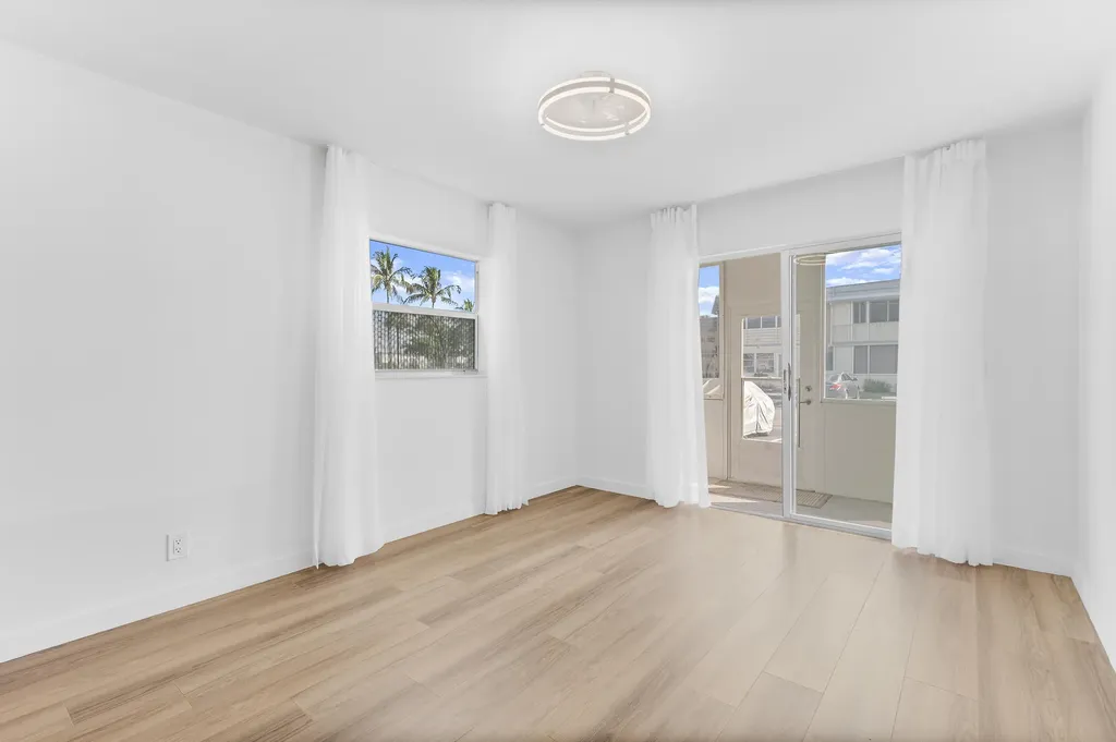160 Brittany Delray Beach FL 33446