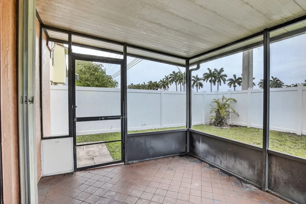 7721 NW 42nd Court Hollywood FL 33024