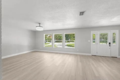 534 E Del Monte Avenue Clewiston FL 33440