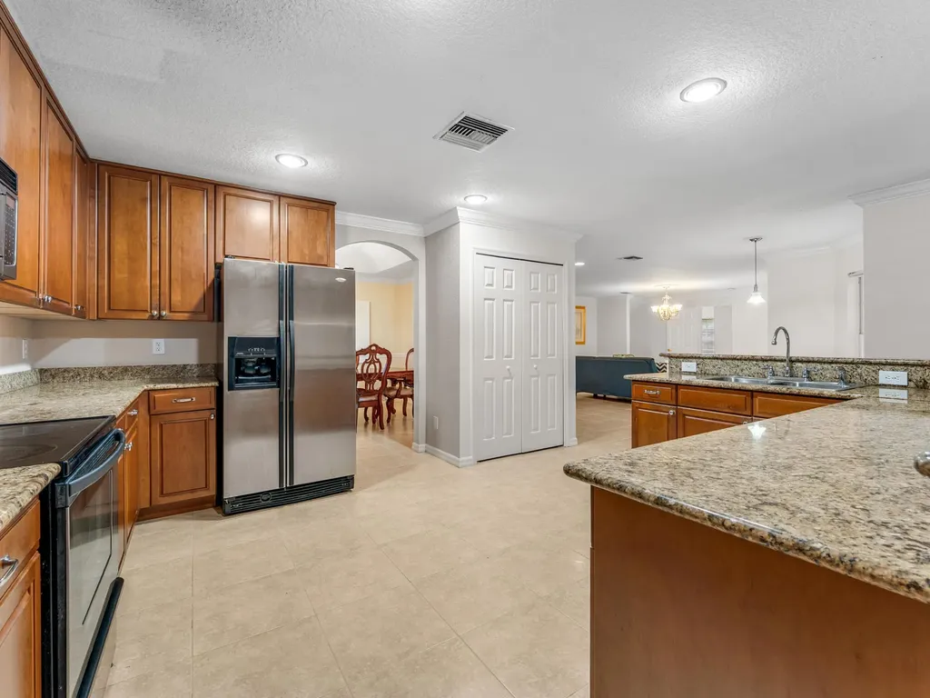 430 SE Thanksgiving Avenue Port St Lucie FL 34984