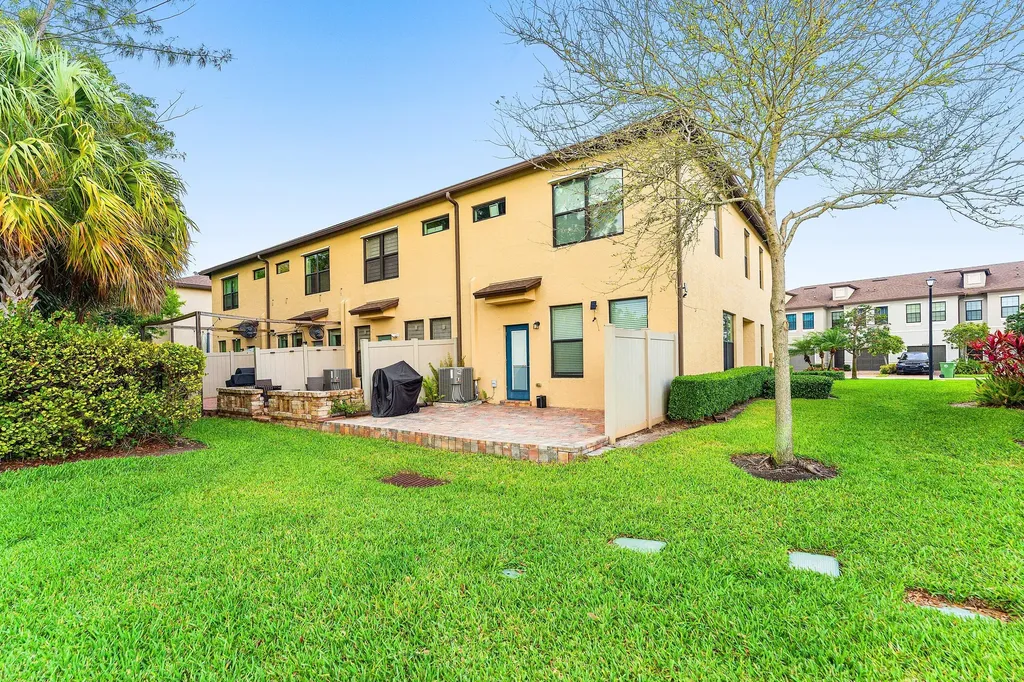 2345 Byron Street Palm Springs FL 33406